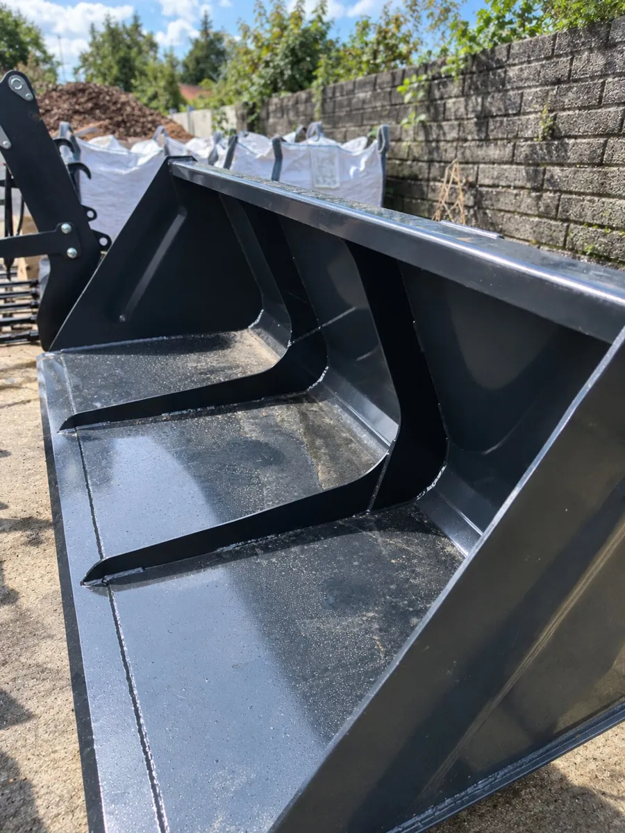 Front Loader Bucket/Grabs - Image 3