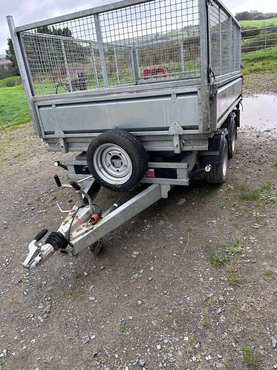 Trailer - Image 1