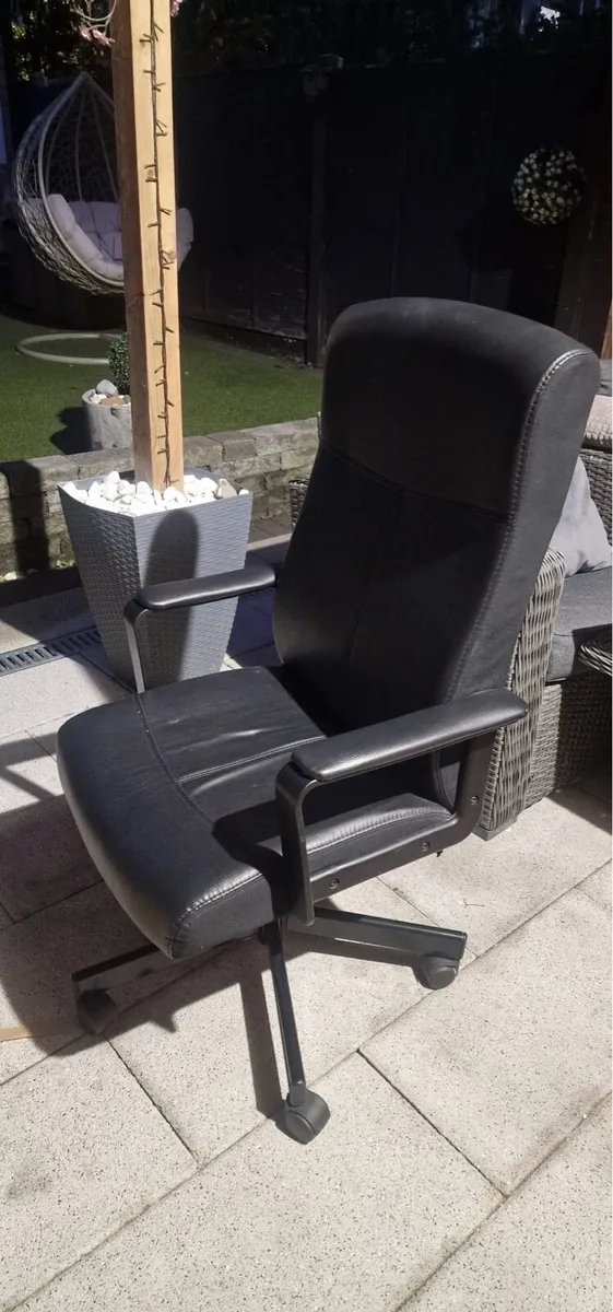Office chair - Image 1