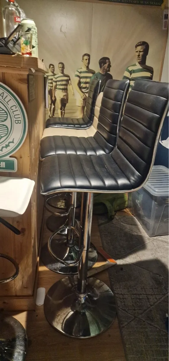 Free to go bar stools - Image 2
