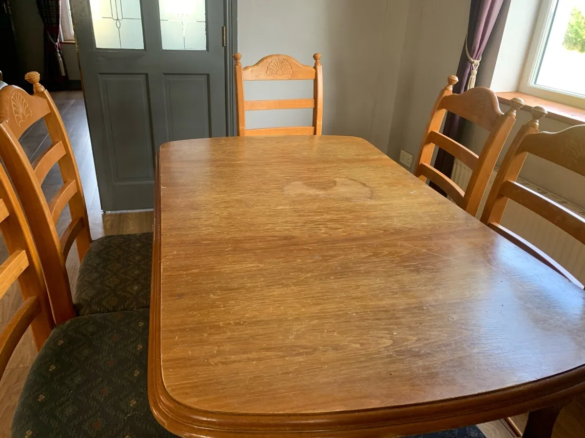 Kitchen table and chairs - Image 2