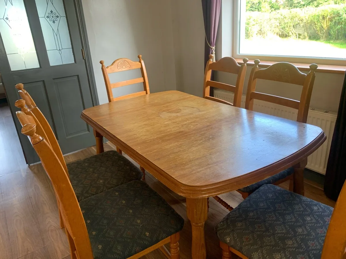 Kitchen table and chairs - Image 3