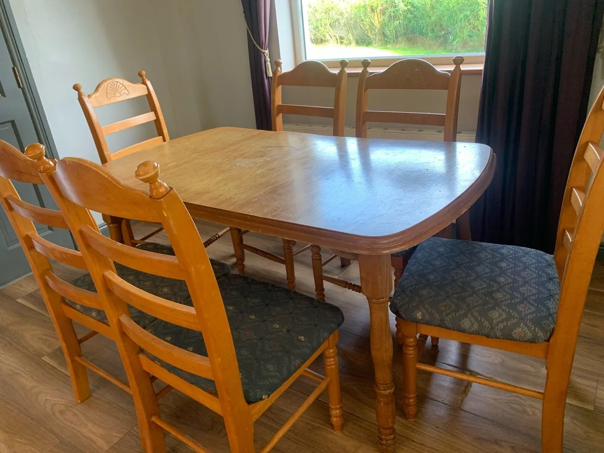 Kitchen table and chairs - Image 4