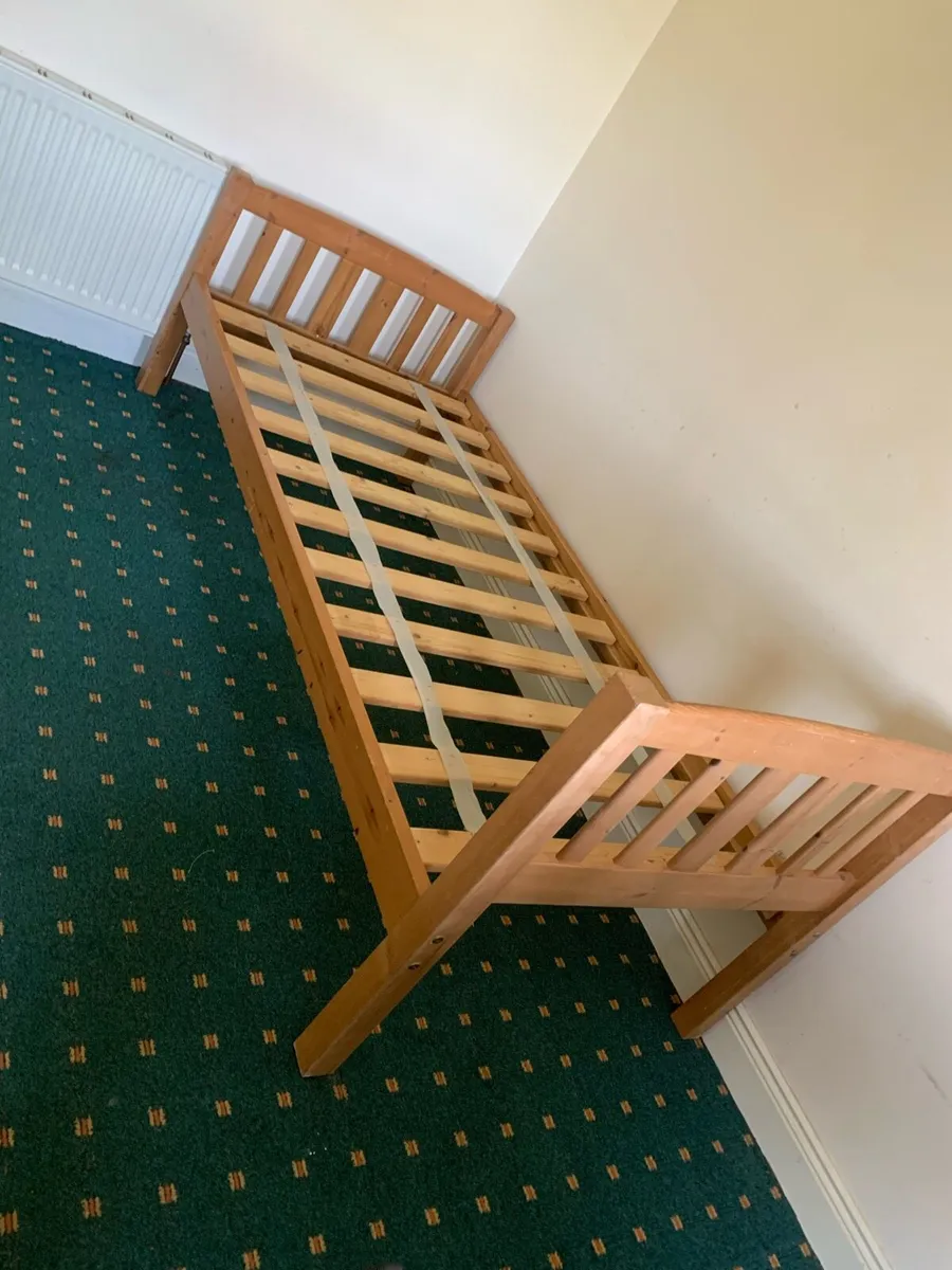Single beds - Image 1
