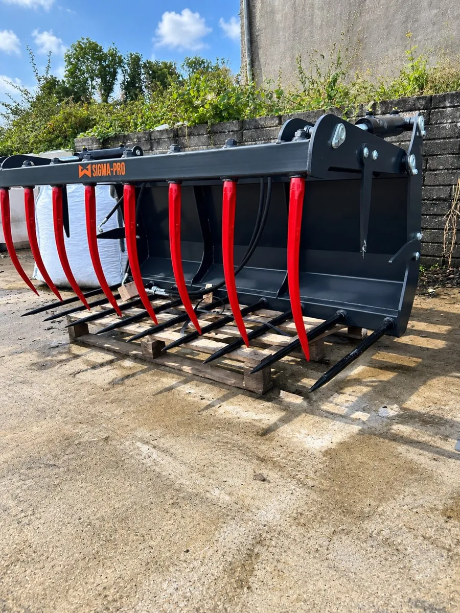 Front Loader Bucket/Grabs - Image 1