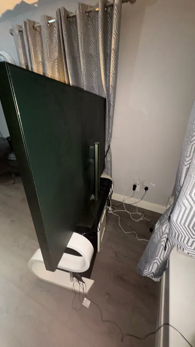 65” Green Sky Glass TV - Image 3
