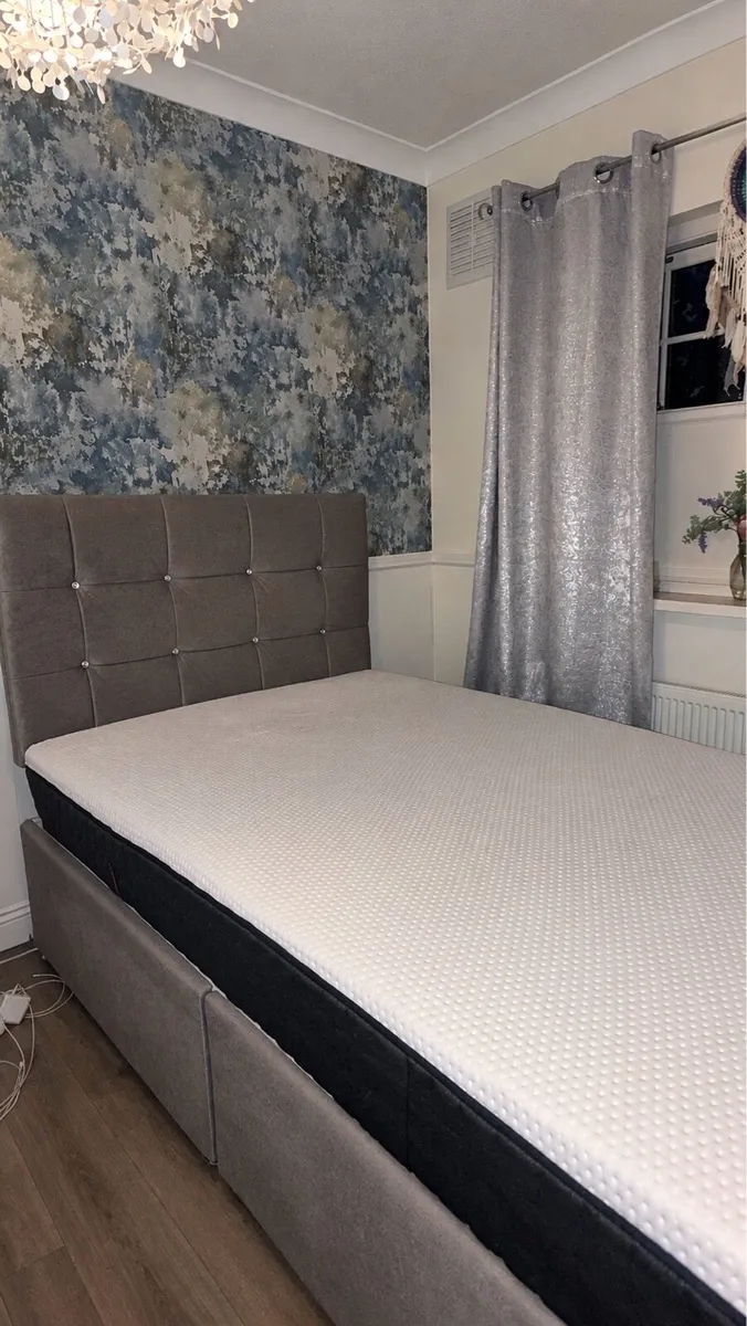 Bed & Mattress - Image 3