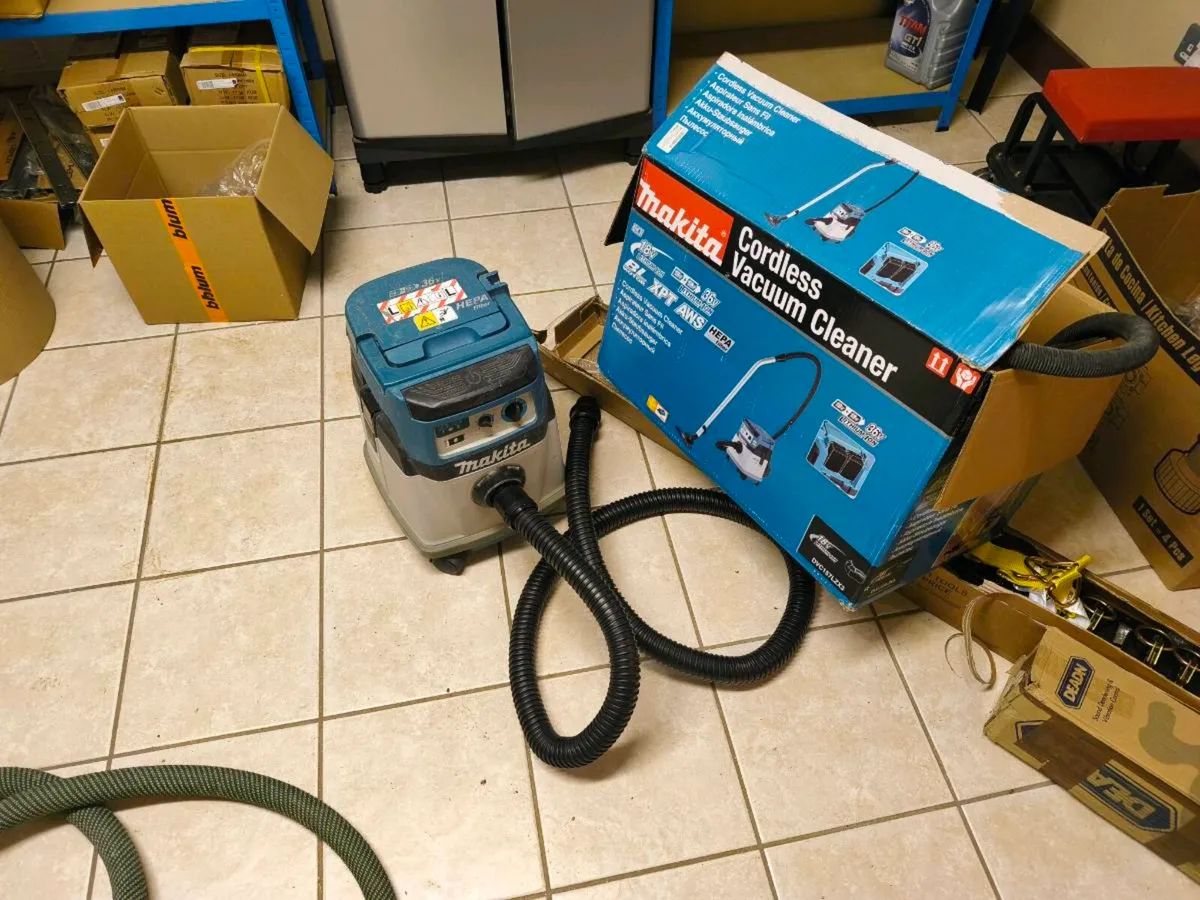 Makita extractor