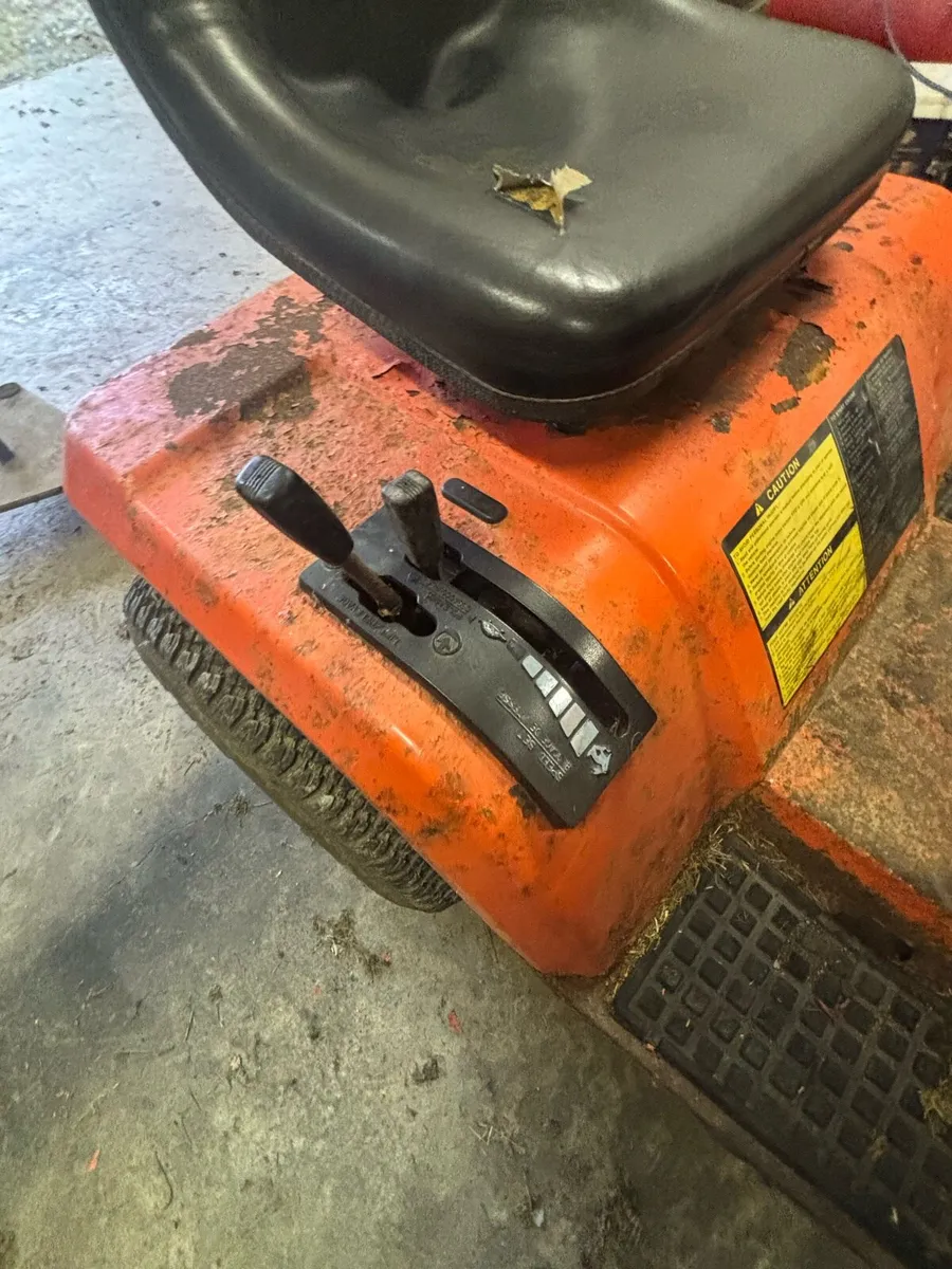 Kubota G1700 tractor only no deck - Image 4
