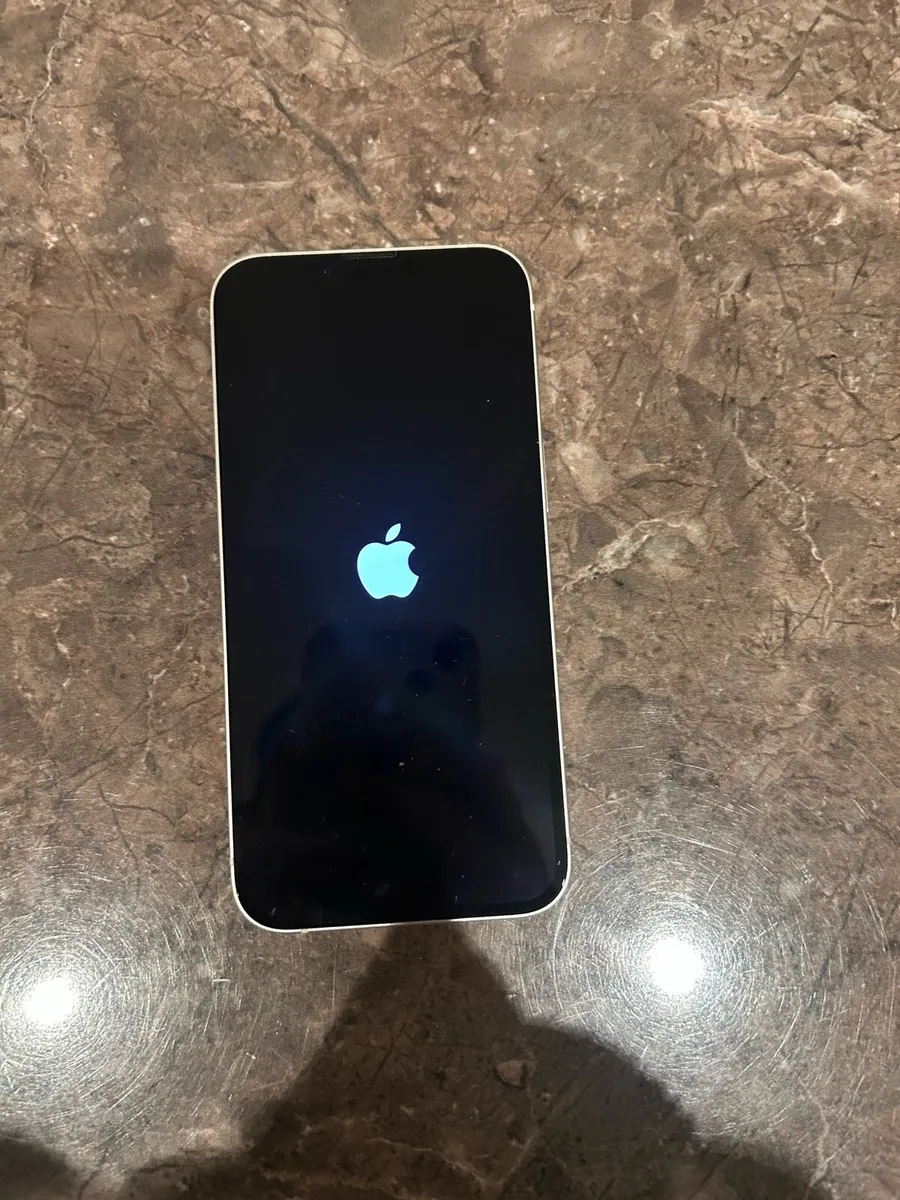 iPhone 13 - Image 2