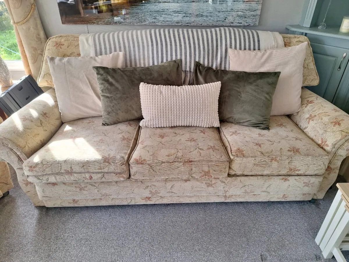 Couch and armchairs - Image 1