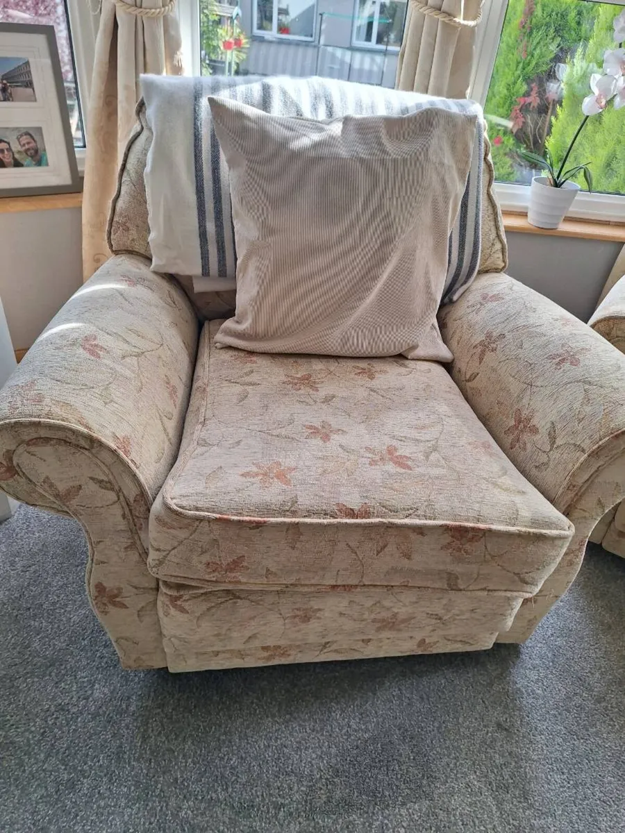 Couch and armchairs - Image 3