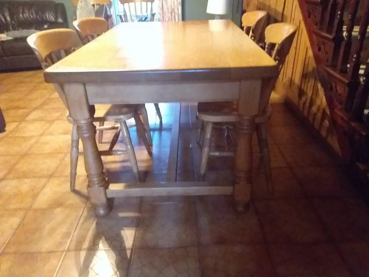 Solid Oak Table and 4 matching chairs - Image 4