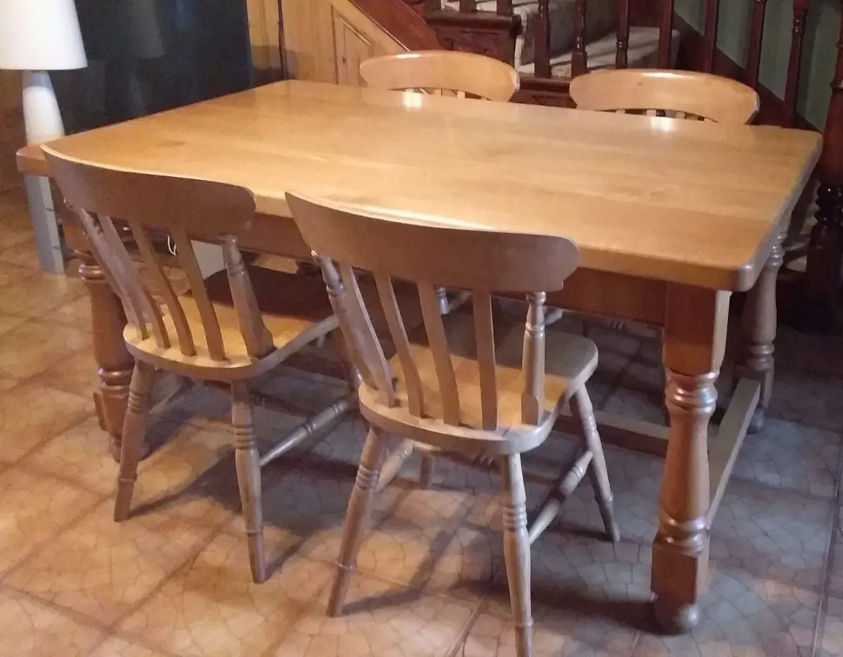 Solid Oak Table and 4 matching chairs - Image 3