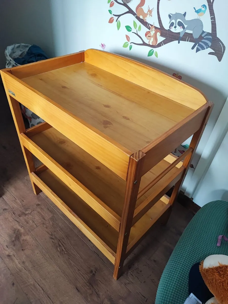 Baby changing table - Image 1