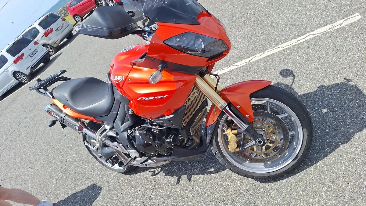 Read add first 09 Triumph tiger 1050 - Image 1