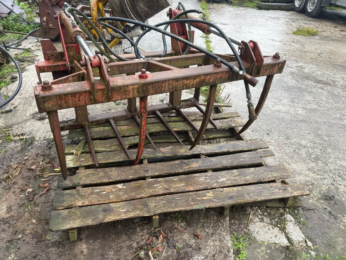 Tanco 4ft grab and Rossmore bale handler - Image 1