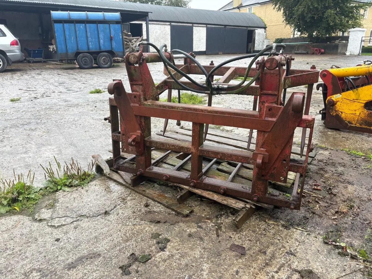 Tanco 4ft grab and Rossmore bale handler - Image 2