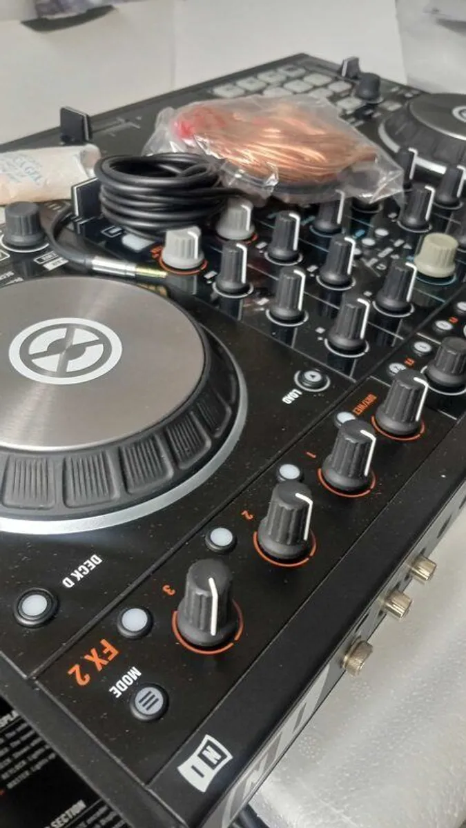NEW Native Instruments Traktor Kontrol S4 MK2 + Pioneer HDJ-X7 Professional DJ Headphones - Image 3