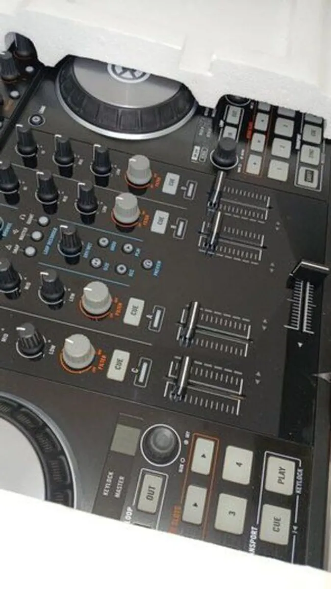 NEW Native Instruments Traktor Kontrol S4 MK2 + Pioneer HDJ-X7 Professional DJ Headphones - Image 4