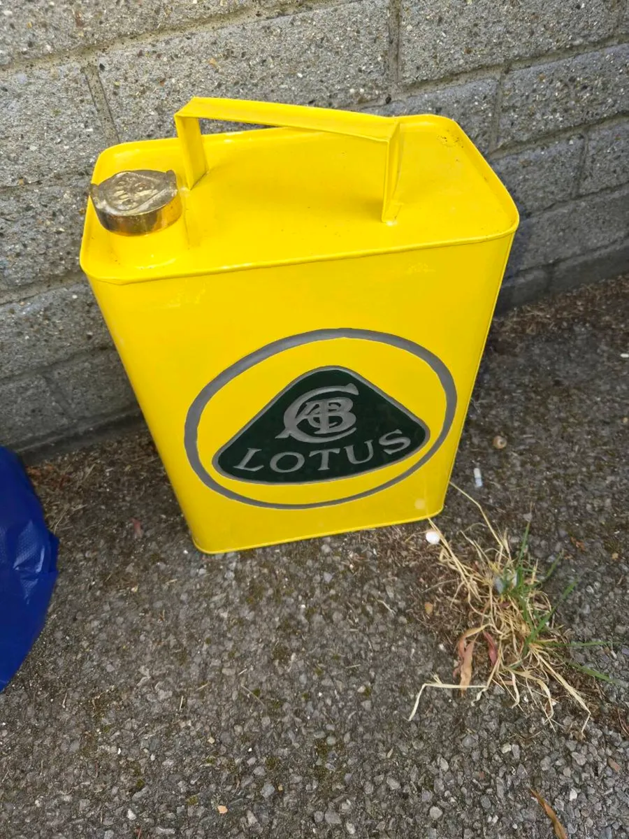 Lotus  oil Can