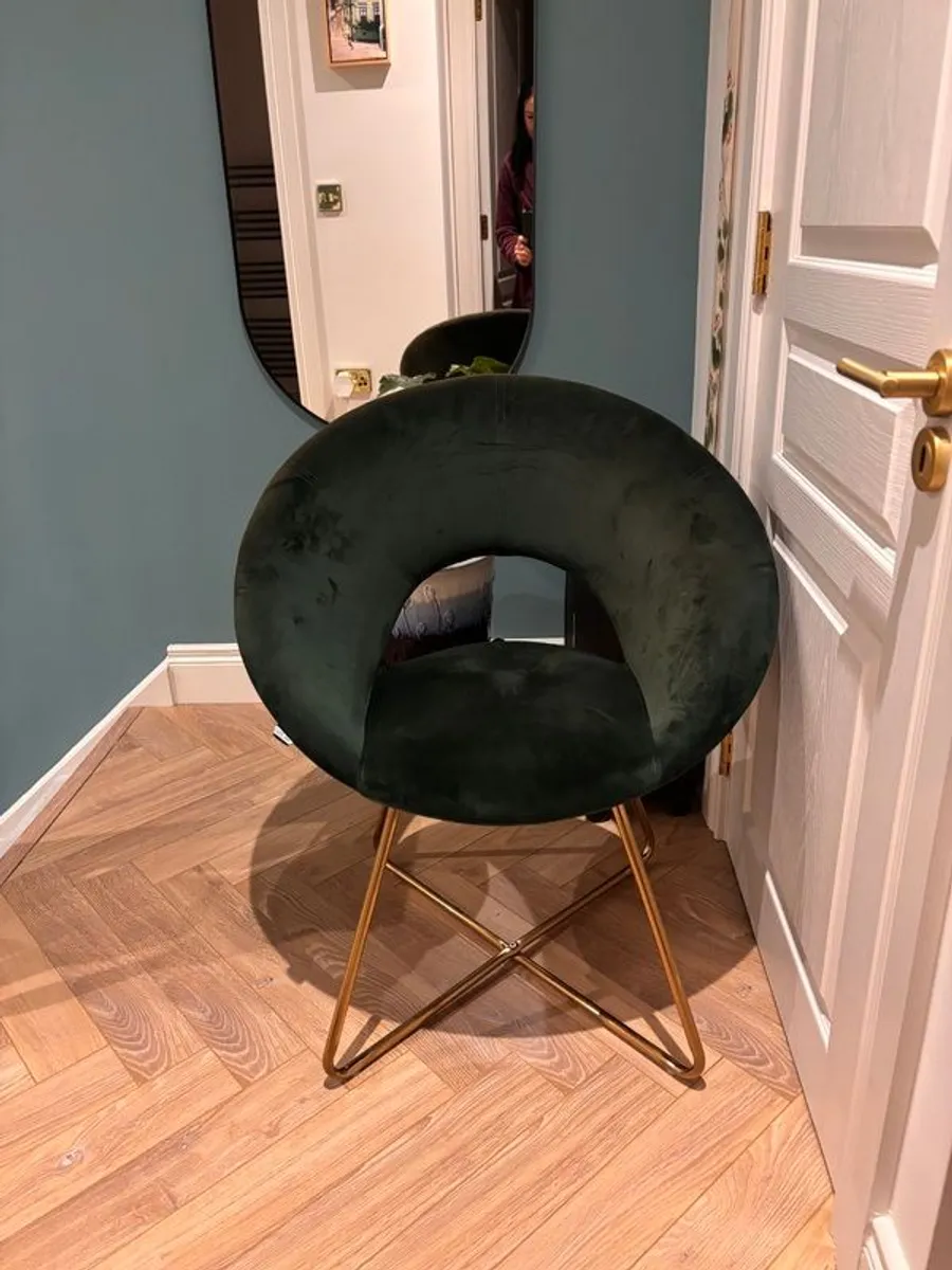 Dark green velvet moon chair with gold legs - Image 1