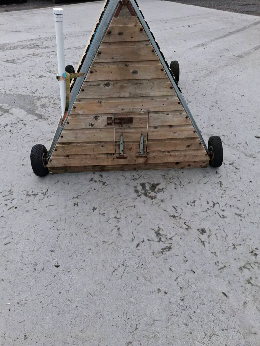 Chicken coop on wheels - Image 3