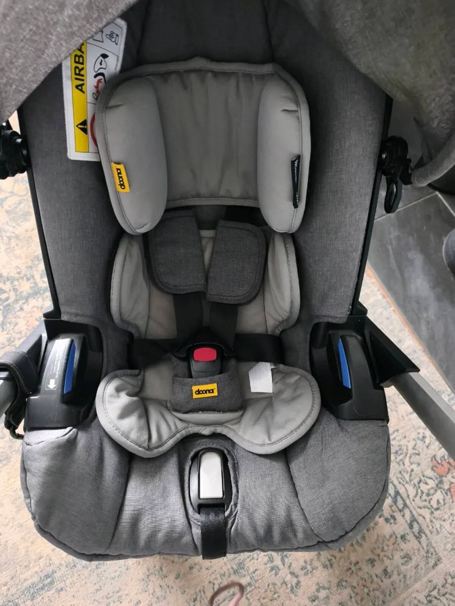 Doona with isofix base - Image 3