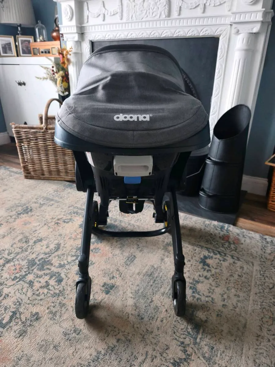 Doona with isofix base - Image 4