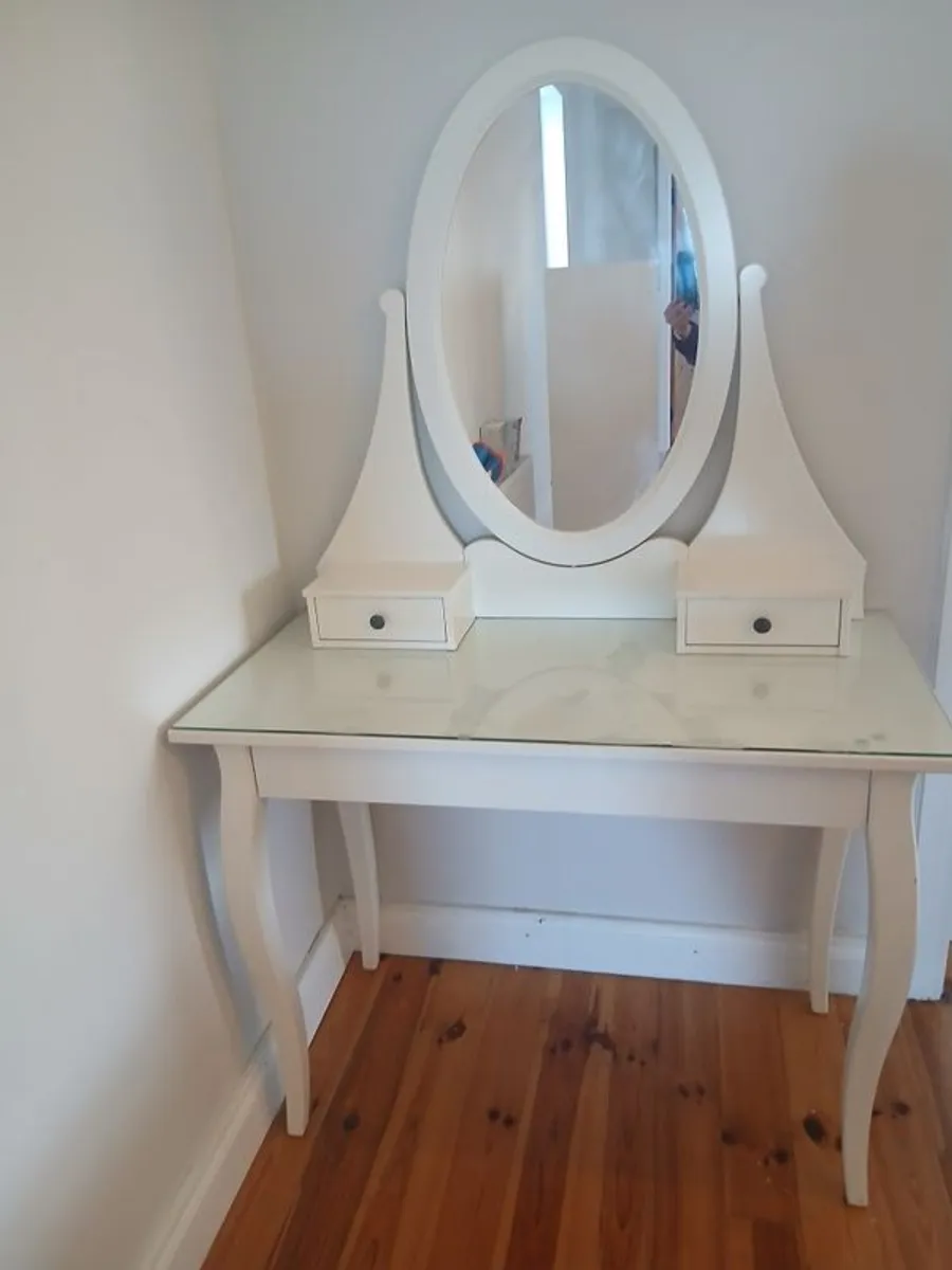 dressing table - Image 1