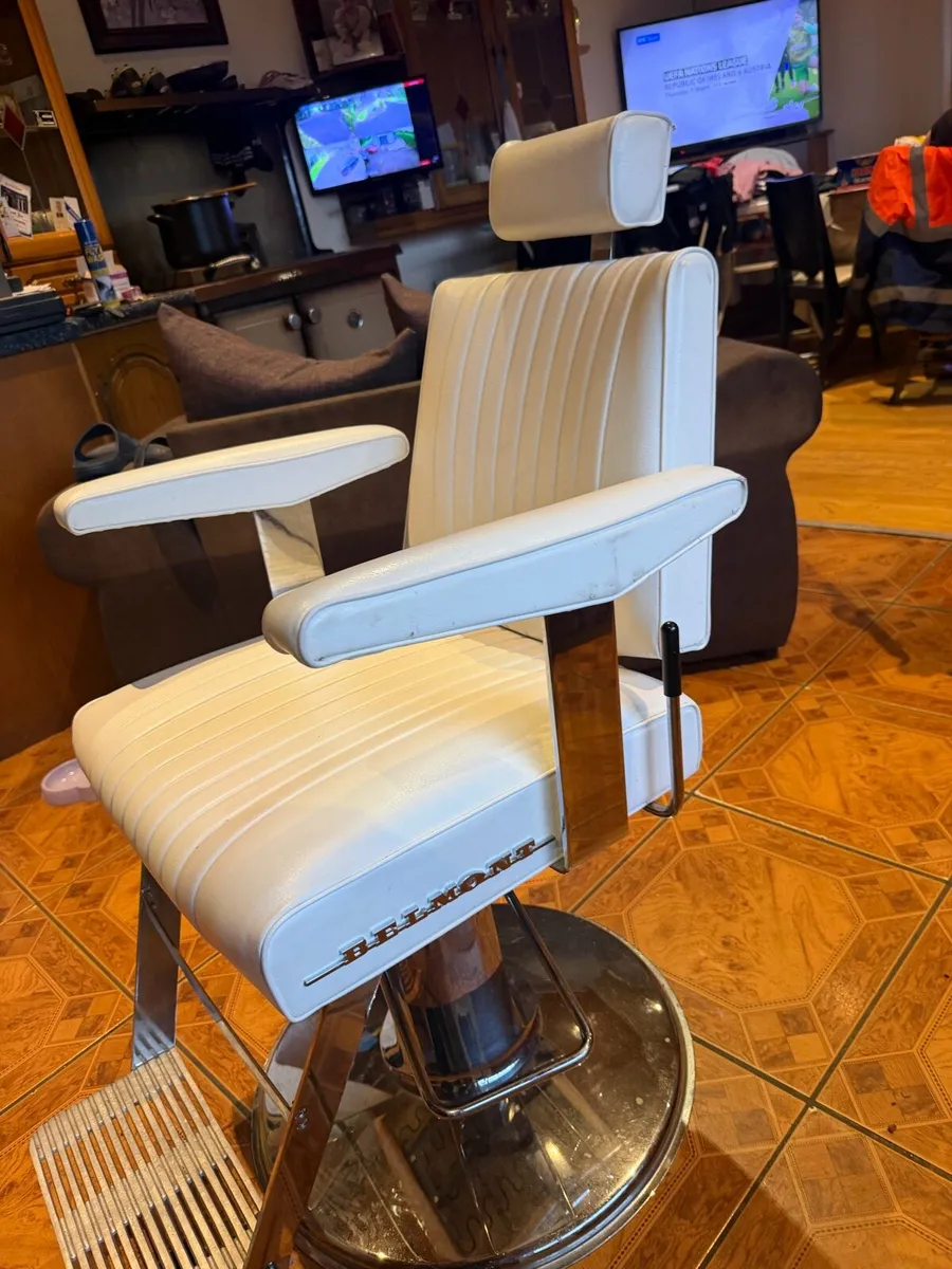 Barber chair - Image 1