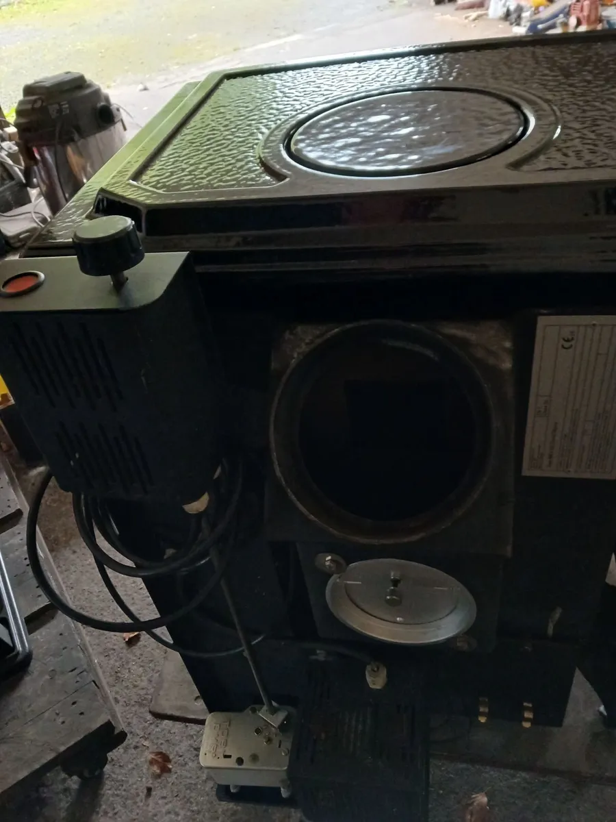 Stanley tara 8 kw oil stove new condition - Image 2