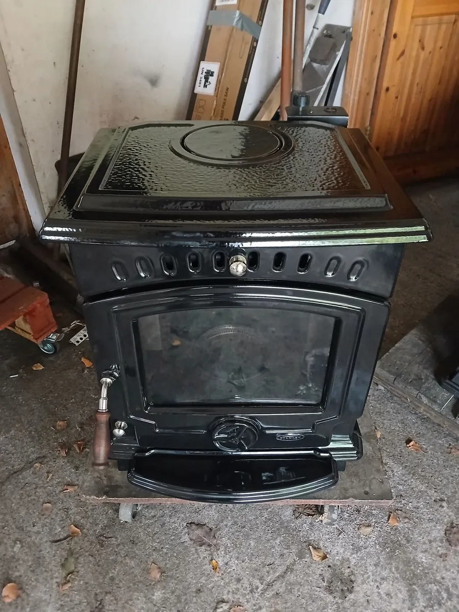 Stanley tara 8 kw oil stove new condition - Image 4