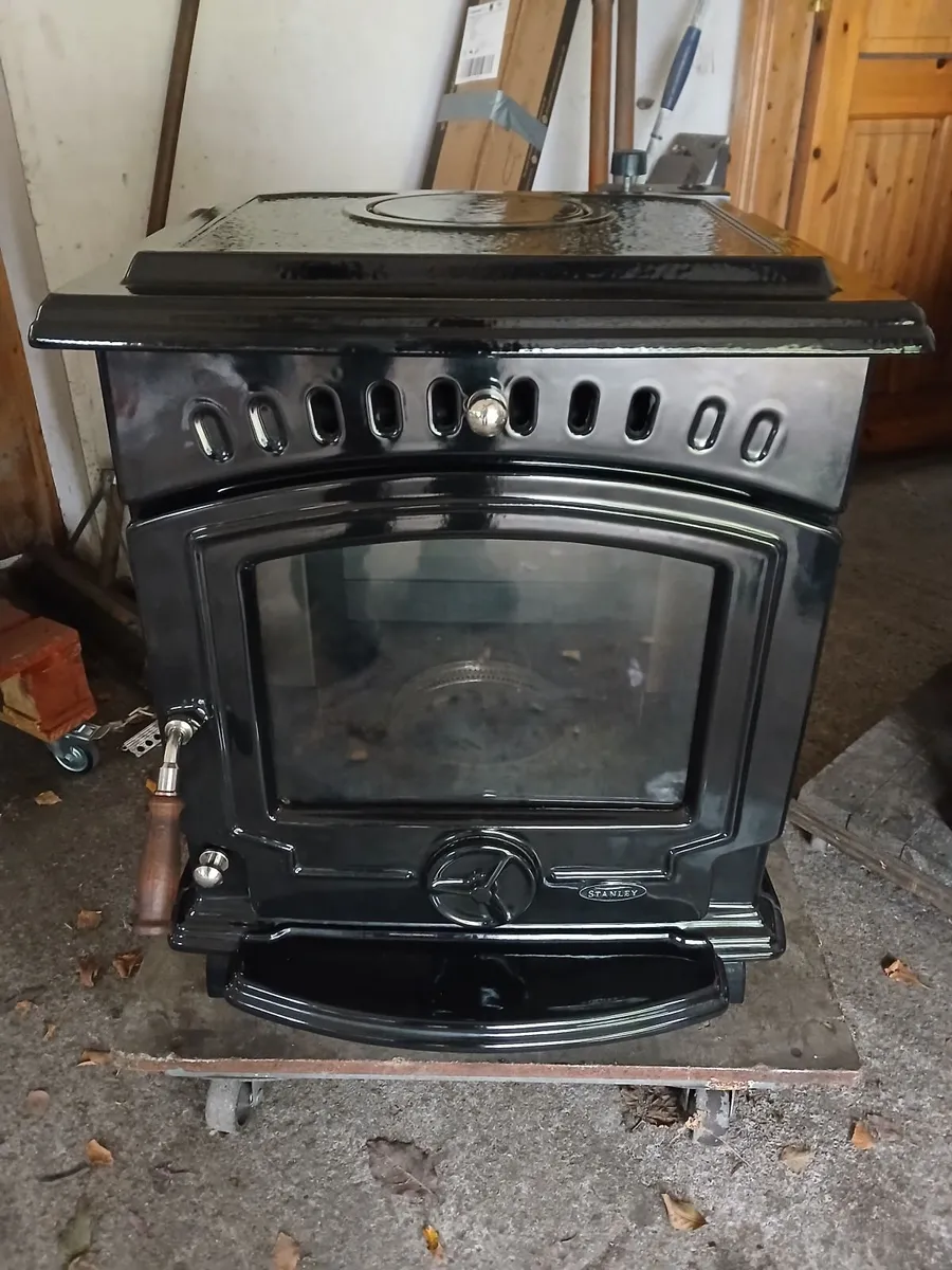 Stanley tara 8 kw oil stove new condition - Image 1
