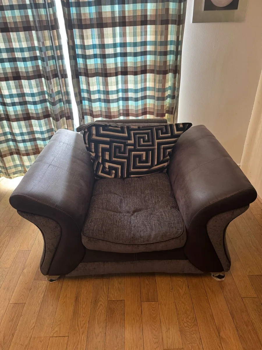 Large 3 seater sofa and matching armchair - Image 2