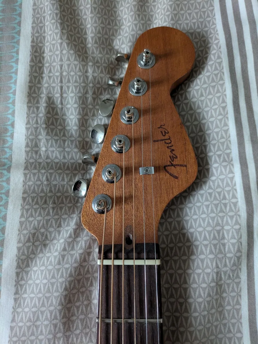 FENDER HIGHWAY  ELECTRO ACOUSTIC - Image 3