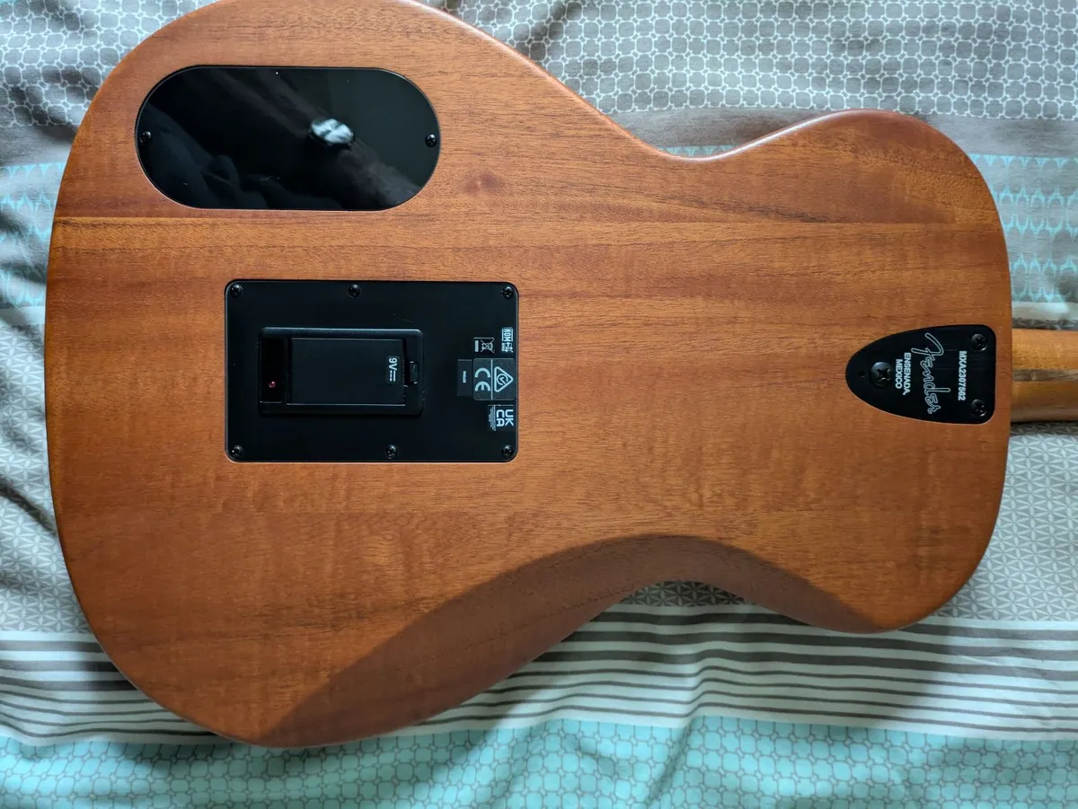 FENDER HIGHWAY  ELECTRO ACOUSTIC - Image 4