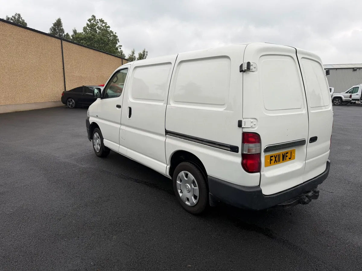 2011   Toyota Hiace d4d  SWB - Image 3