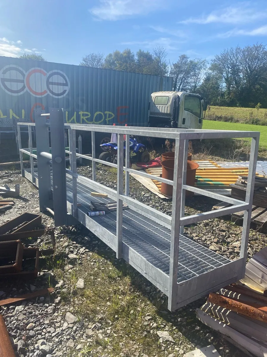 Teleporter lifting cage - Image 1