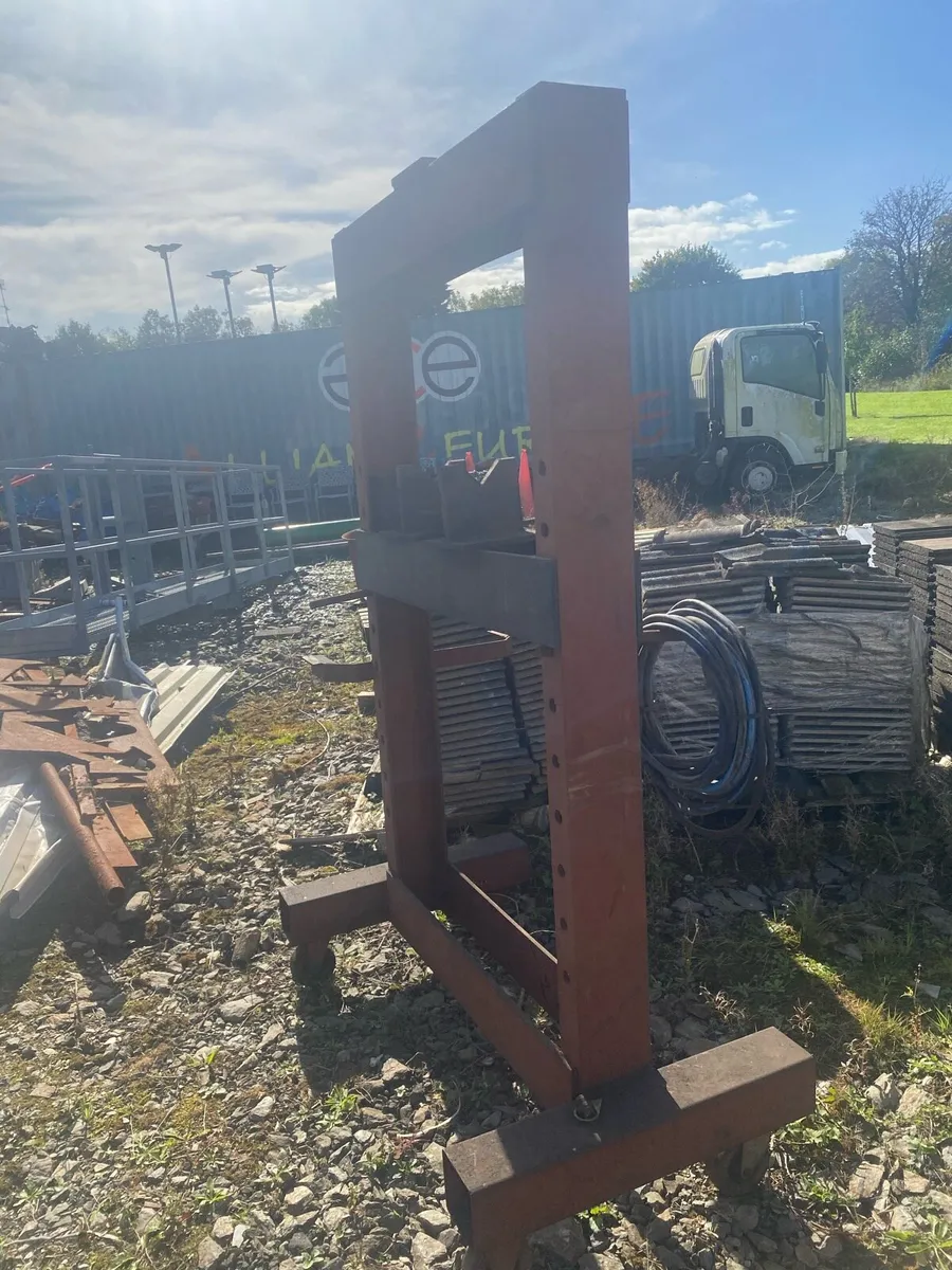 Hydraulic press steelwork - Image 2