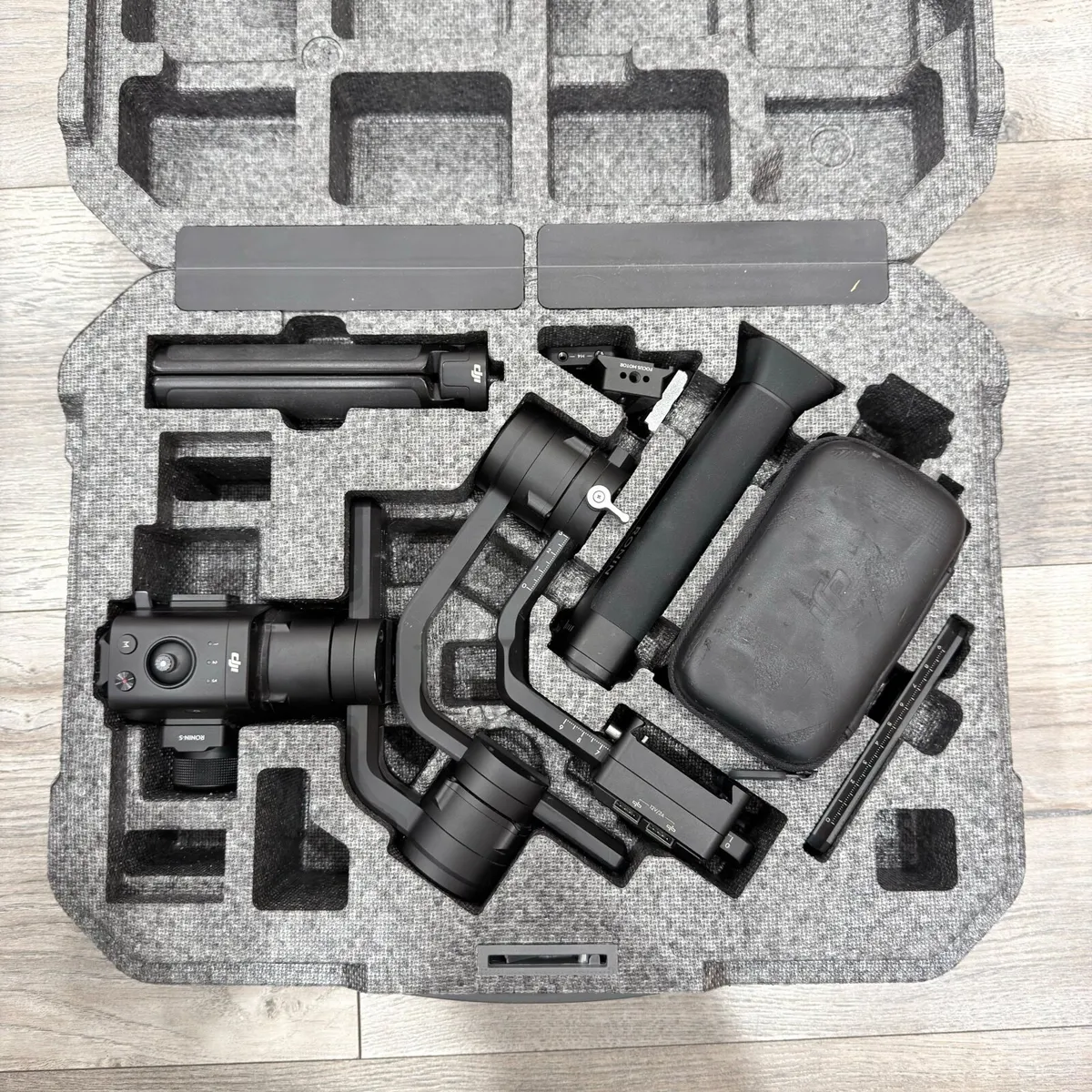 DJI Ronin-S Handheld 3-Axis Gimbal Stabilizer - Image 1