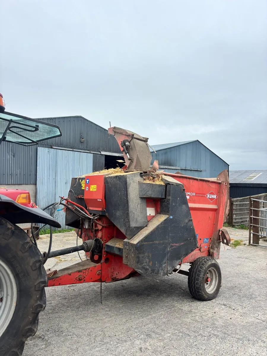 Bale Shredder & Spreader/ Straw Blower - Image 1