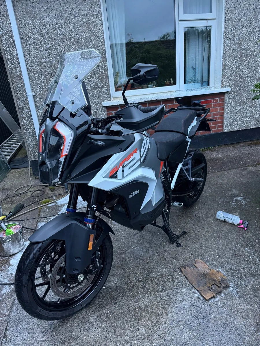 2024 KTM 1290 Super Adventure S - Image 3