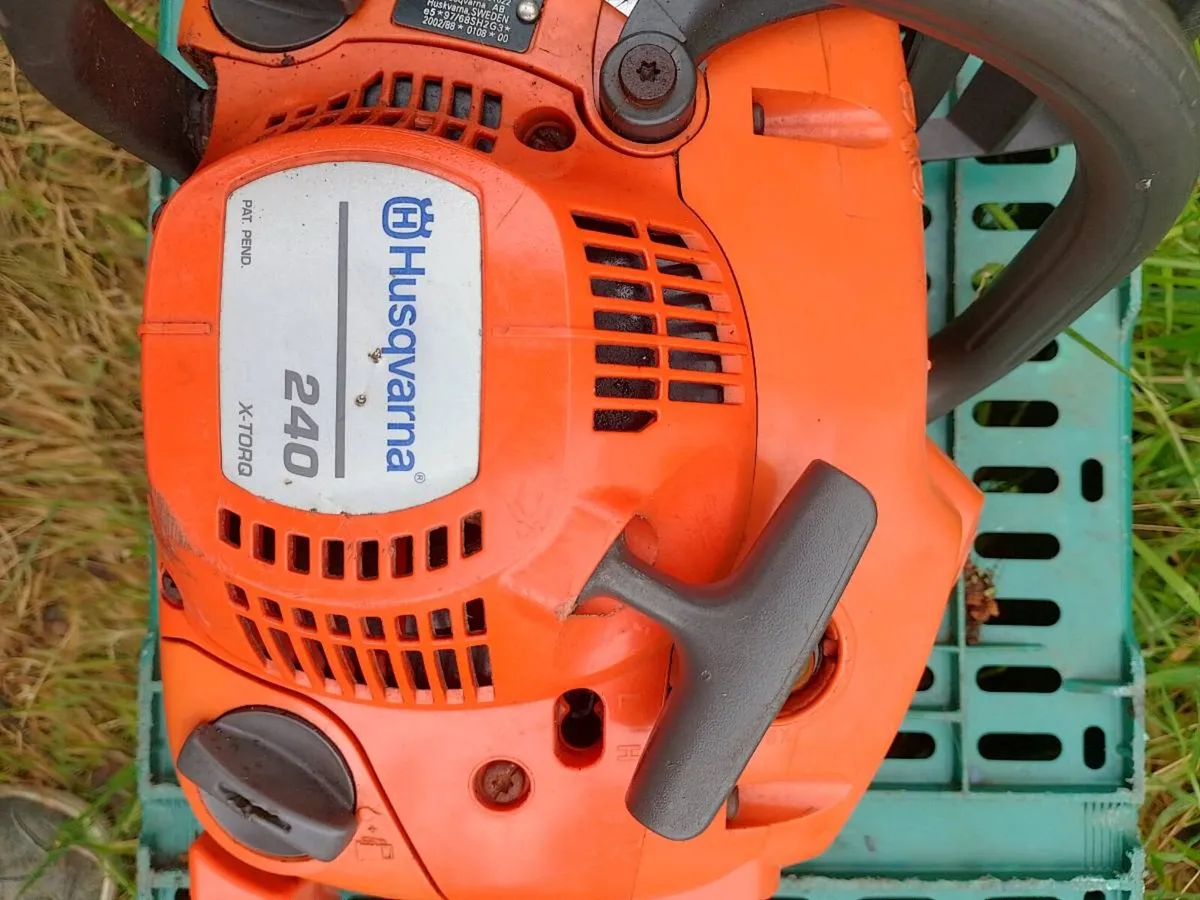 husqvarna 240 chainsaw, new bar chain - Image 2