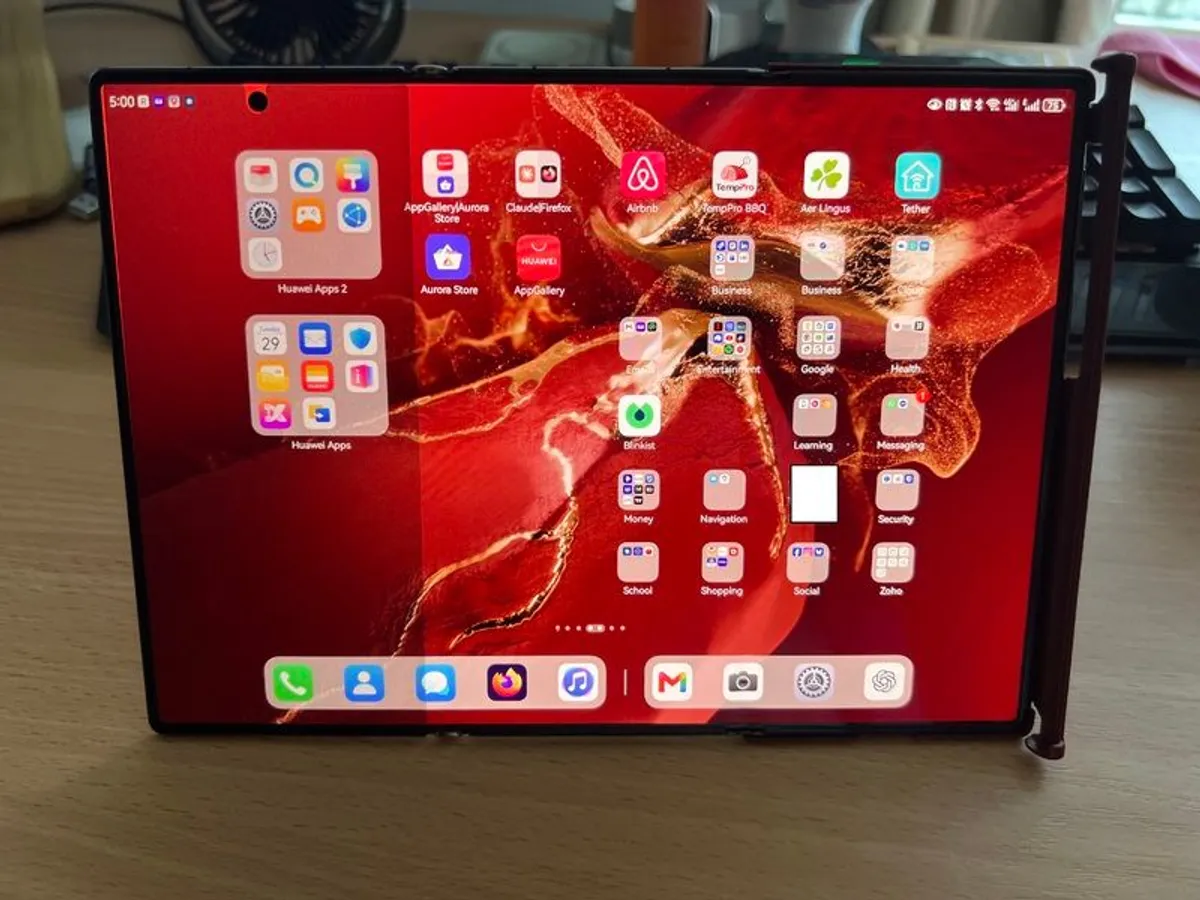 TRI-FOLD - Huawei Mate XT Ultimate Design - Image 2