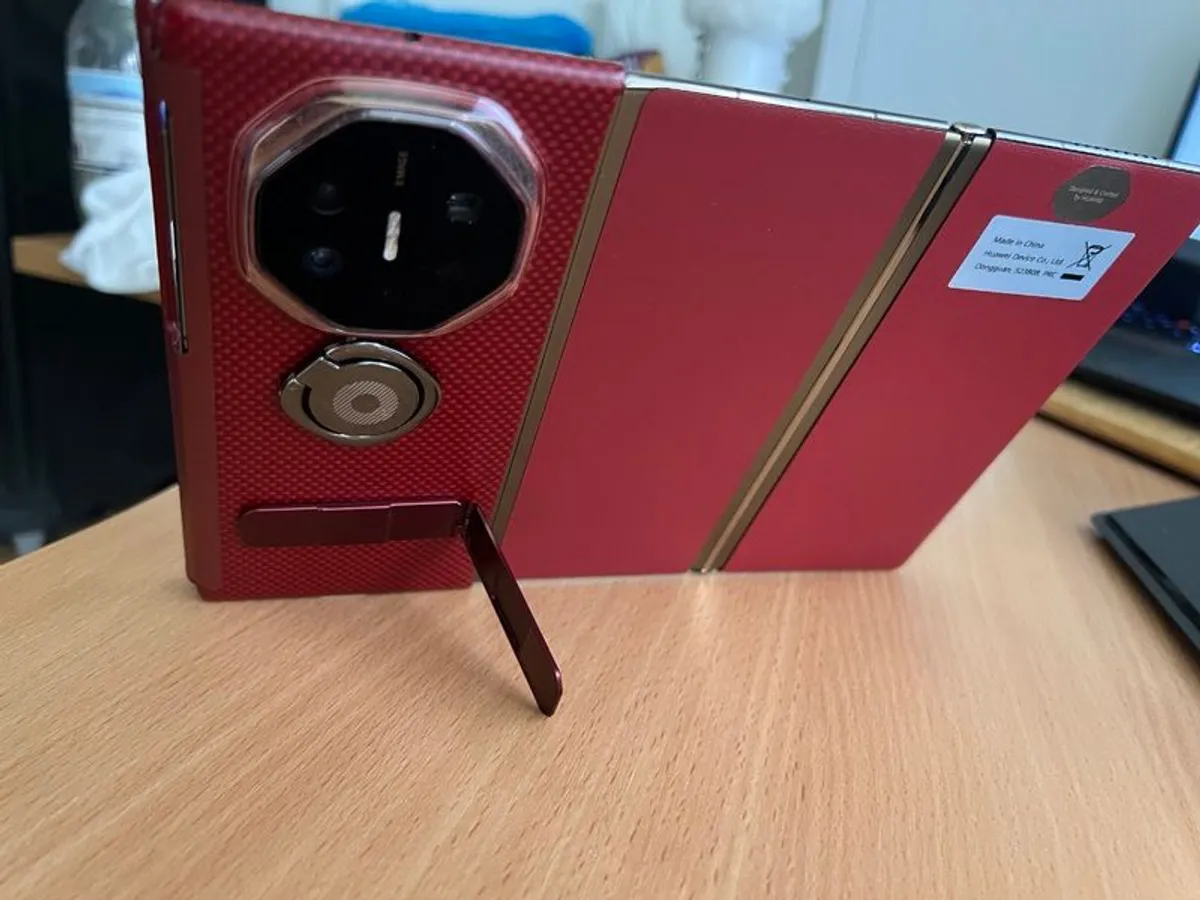 TRI-FOLD - Huawei Mate XT Ultimate Design - Image 3