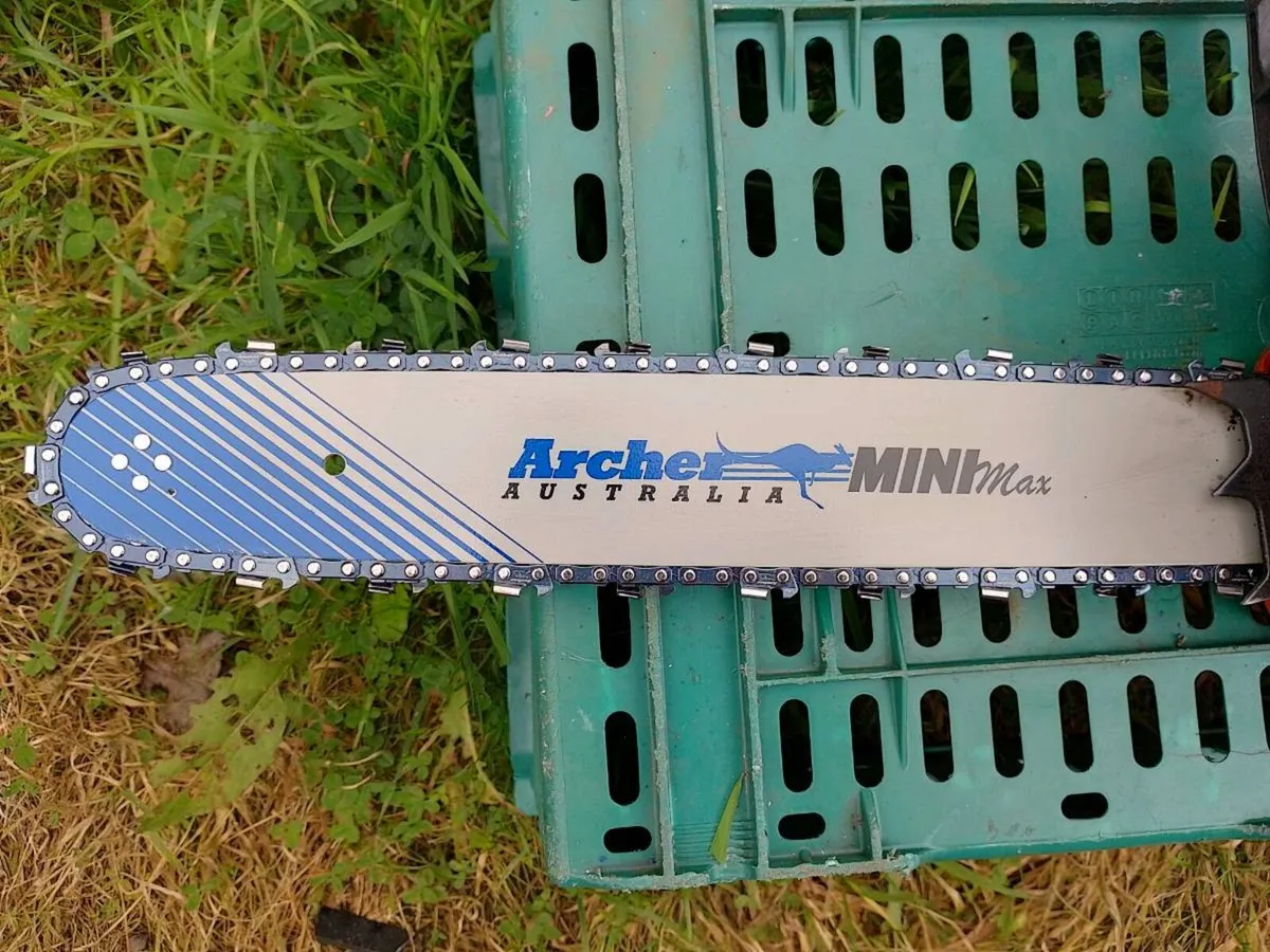 husqvarna 240 chainsaw, new bar chain - Image 4