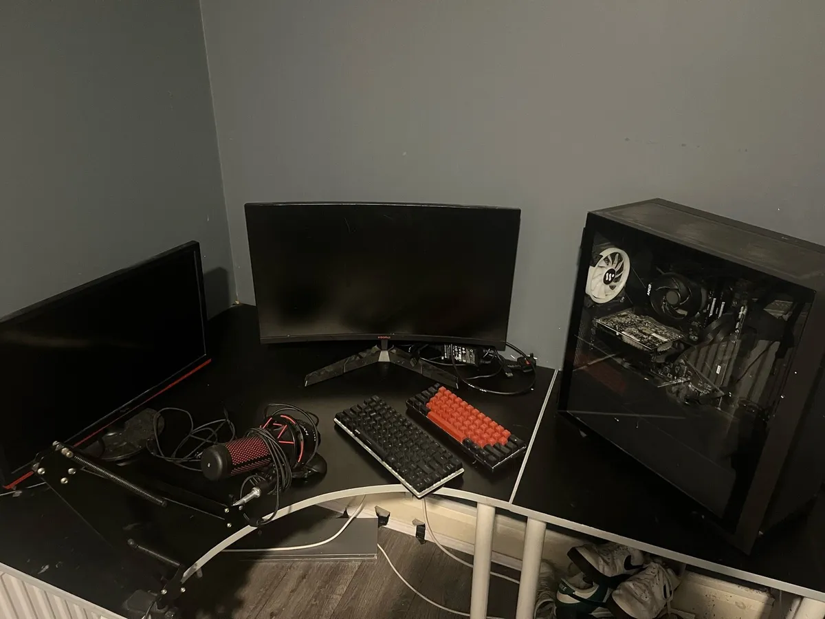 Full gaming setup - Image 1