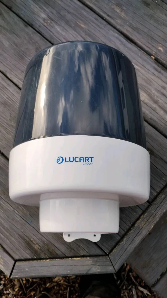 Towel dispenser - Image 2