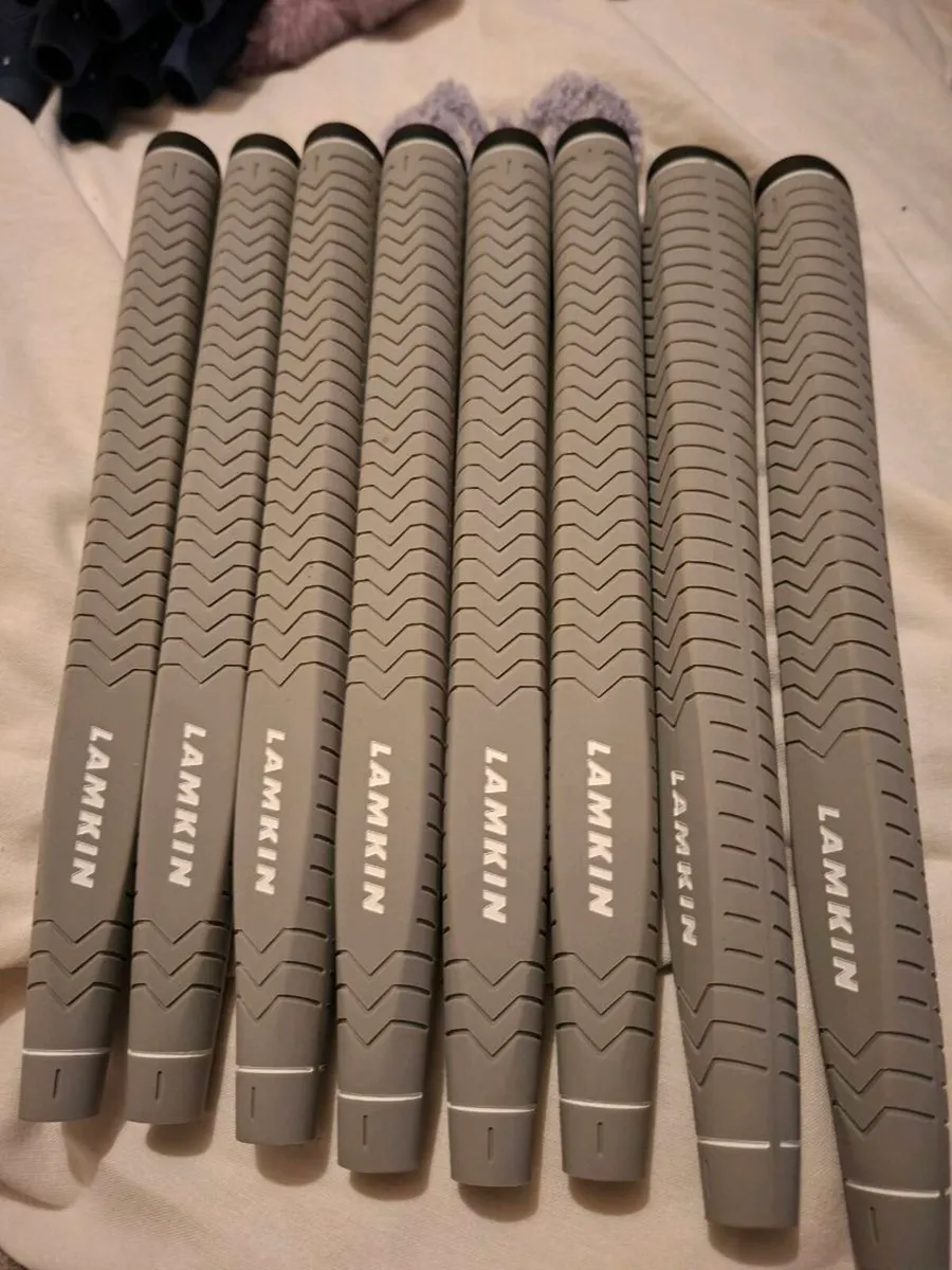 8 x New Putter Grips - Image 1